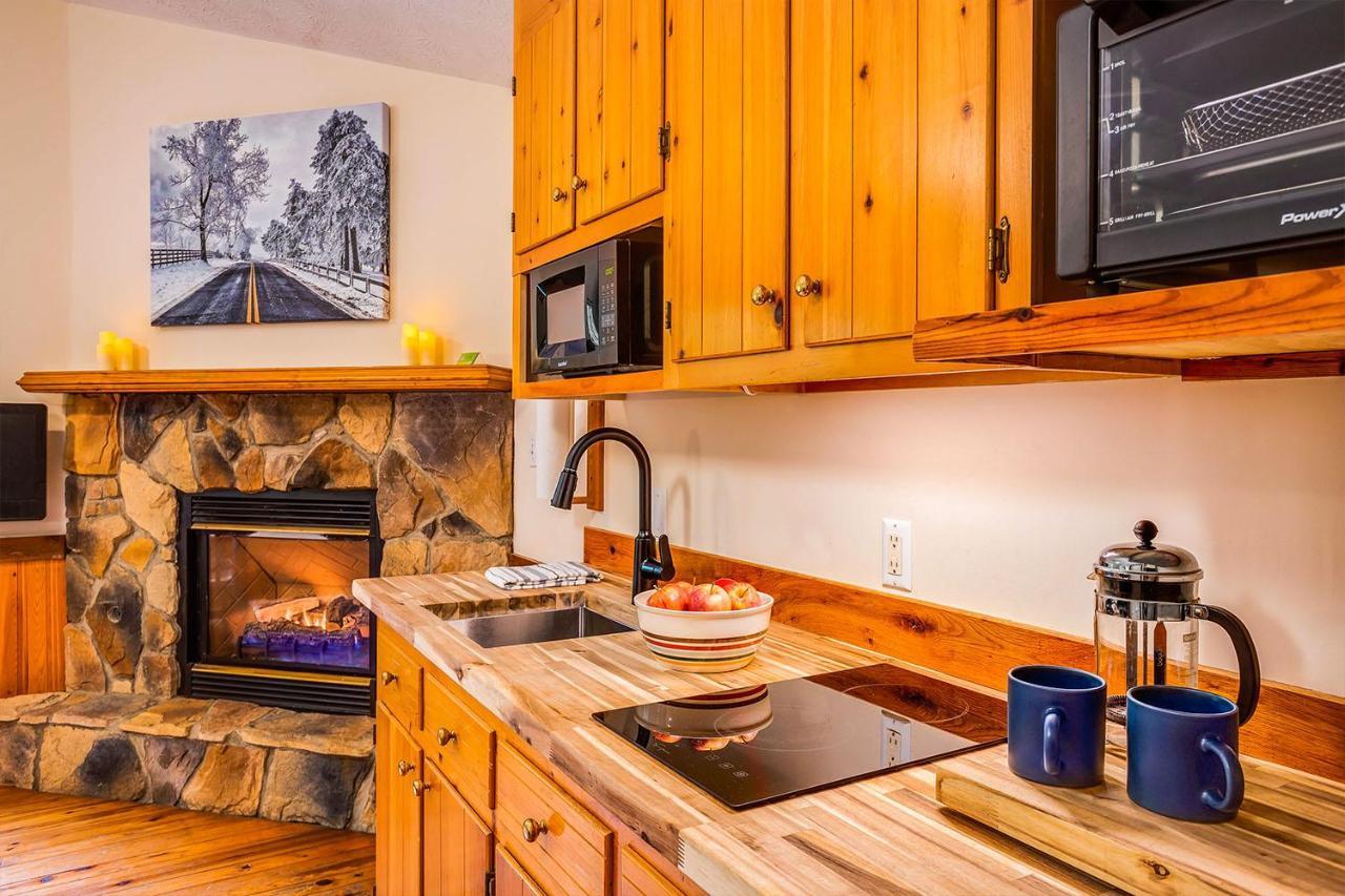 Love Ridge Mountain Lodging Lyndhurst Esterno foto