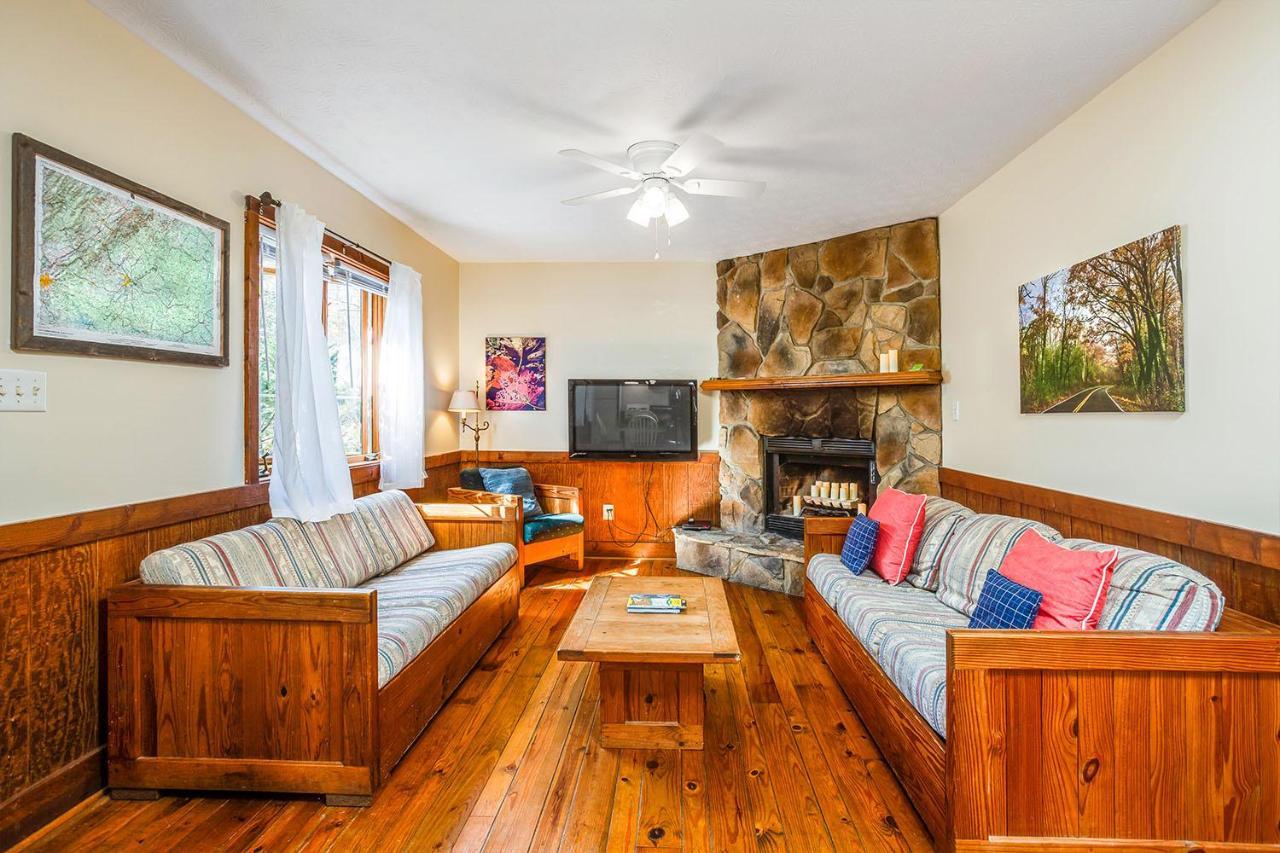 Love Ridge Mountain Lodging Lyndhurst Esterno foto
