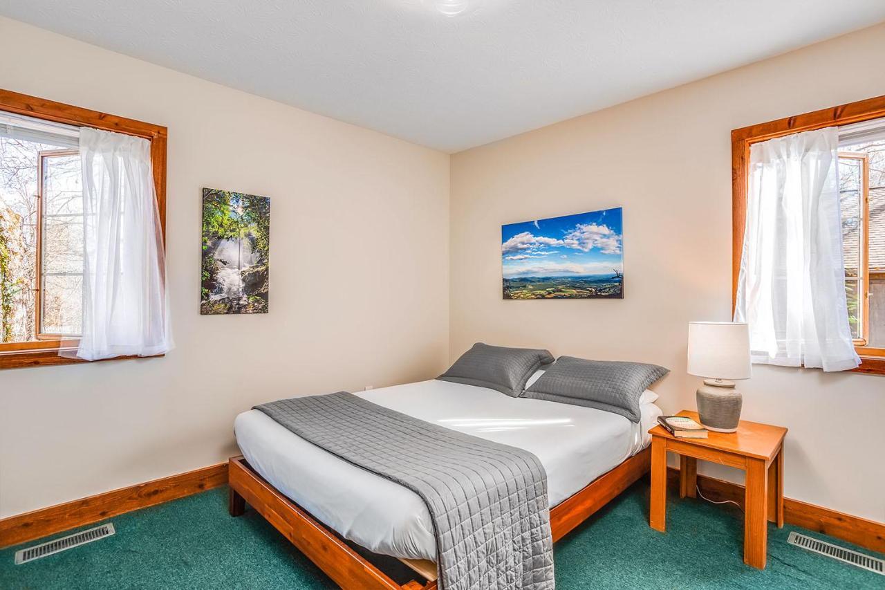Love Ridge Mountain Lodging Lyndhurst Esterno foto