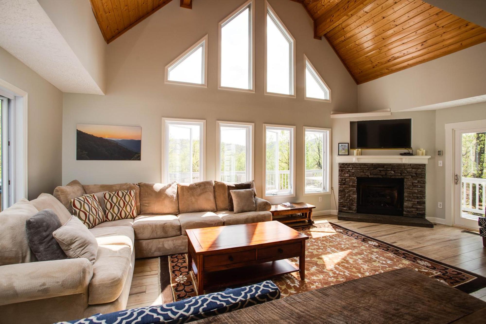 Love Ridge Mountain Lodging Lyndhurst Esterno foto