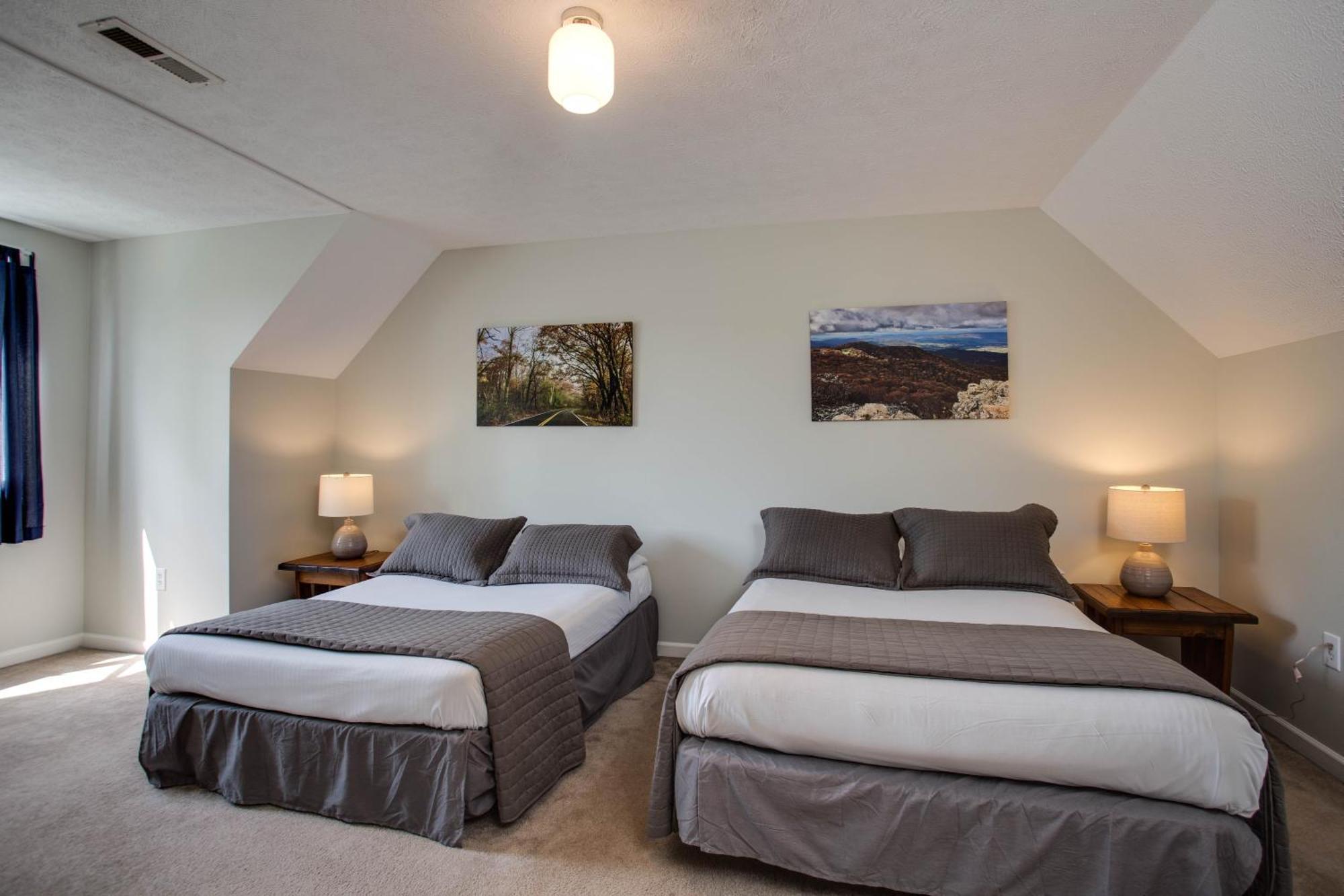 Love Ridge Mountain Lodging Lyndhurst Esterno foto