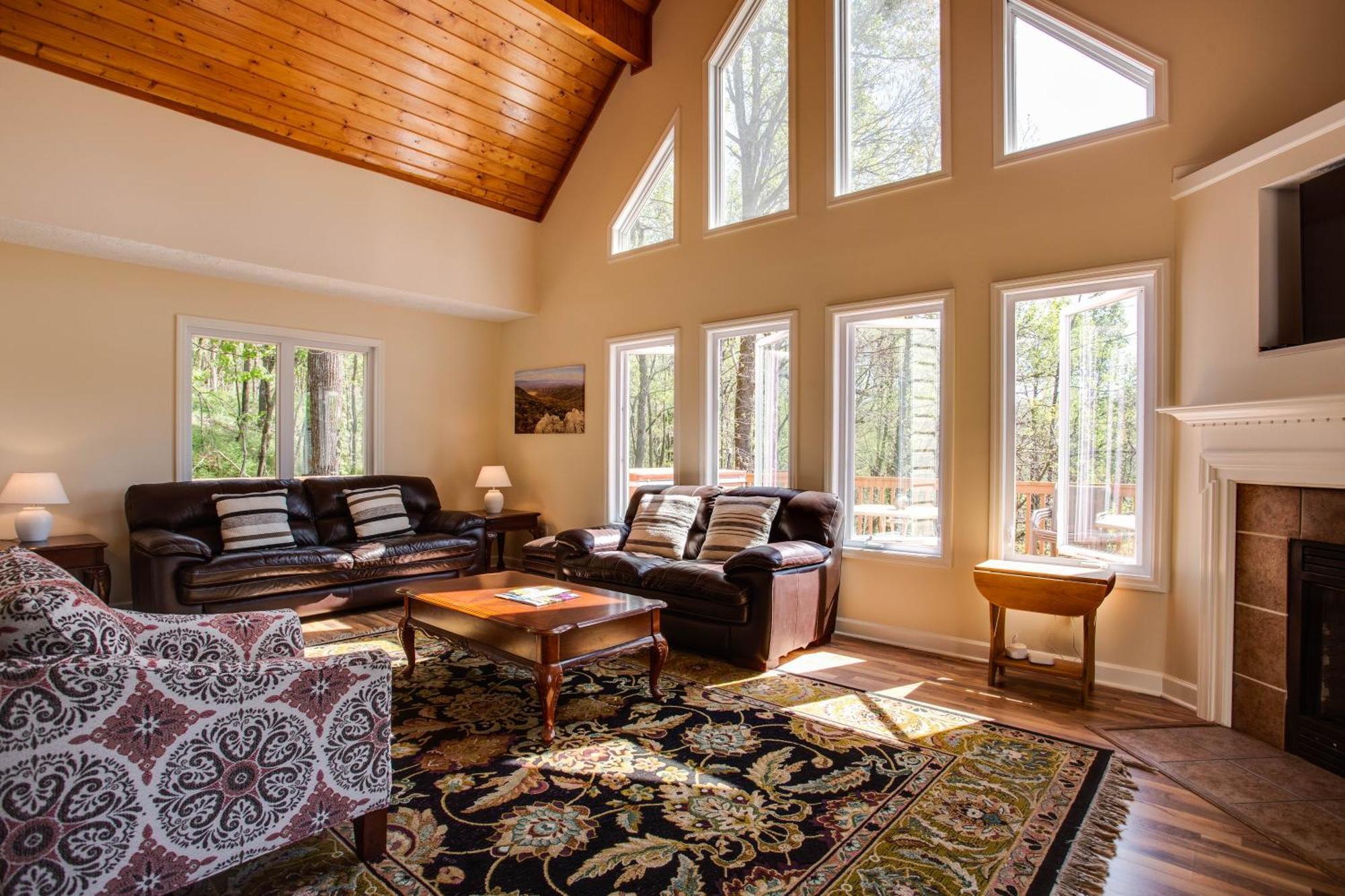 Love Ridge Mountain Lodging Lyndhurst Esterno foto