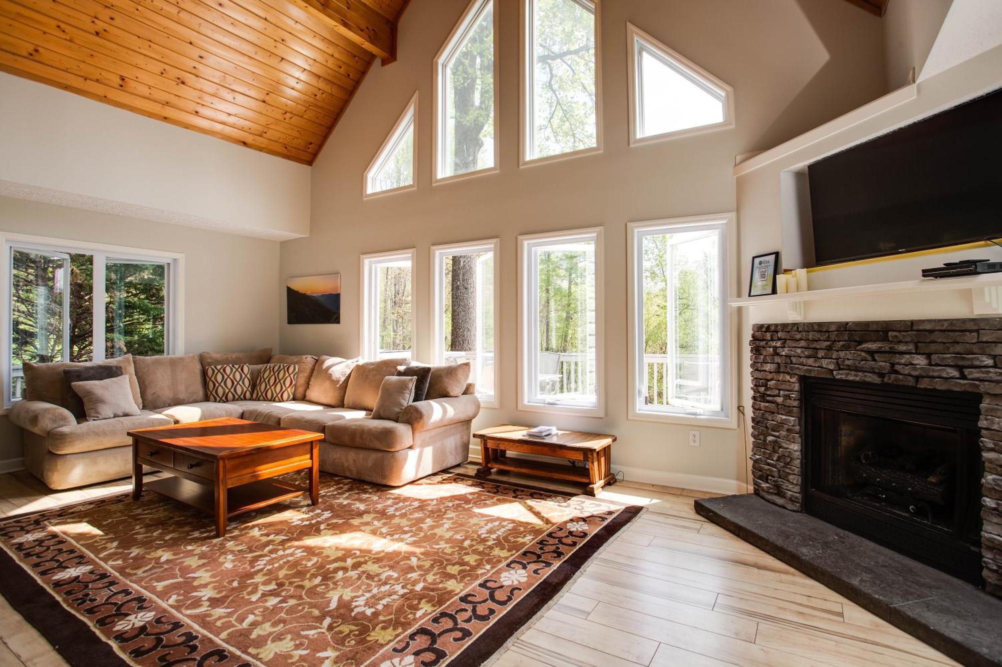 Love Ridge Mountain Lodging Lyndhurst Esterno foto