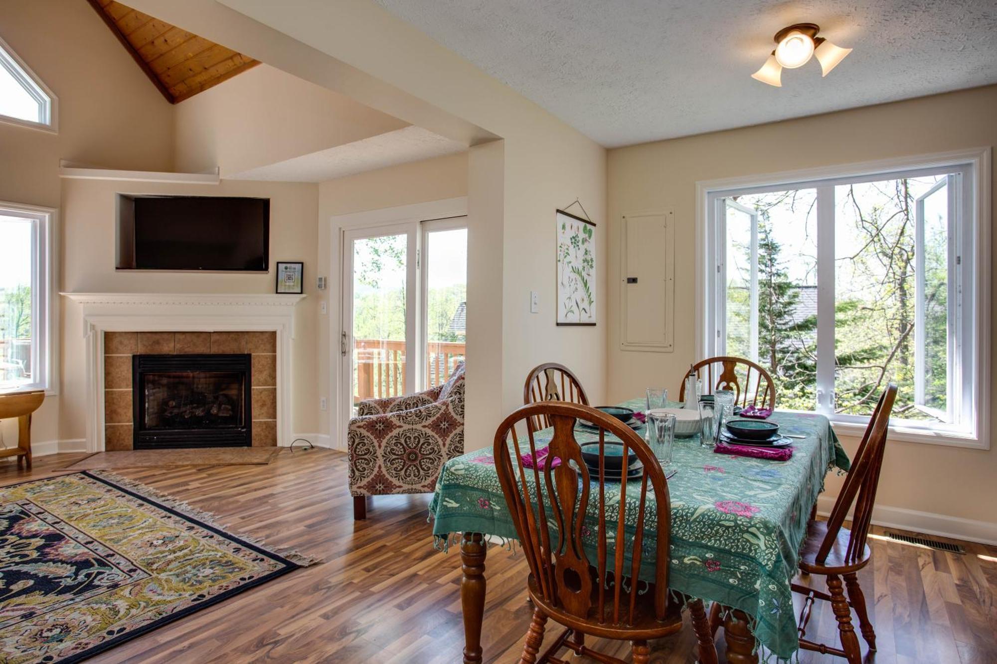 Love Ridge Mountain Lodging Lyndhurst Esterno foto