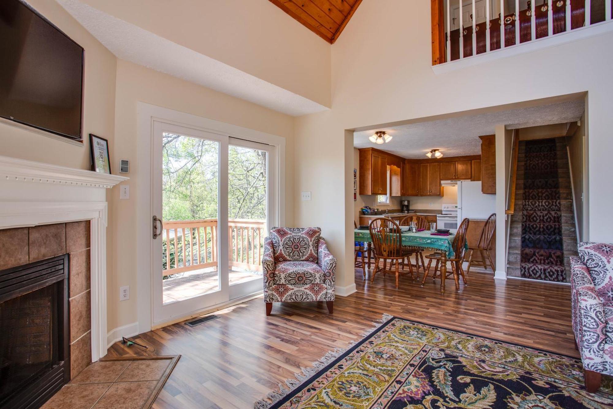 Love Ridge Mountain Lodging Lyndhurst Esterno foto