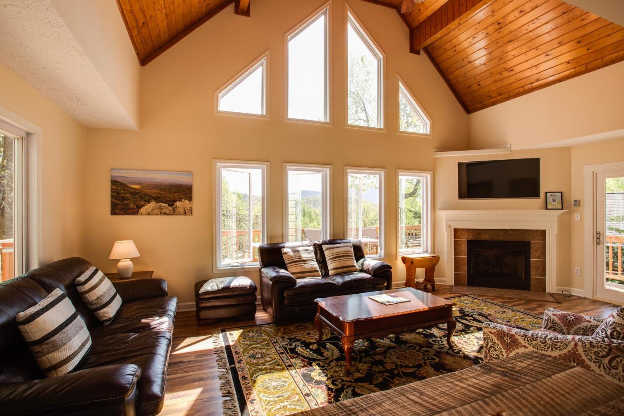 Love Ridge Mountain Lodging Lyndhurst Esterno foto