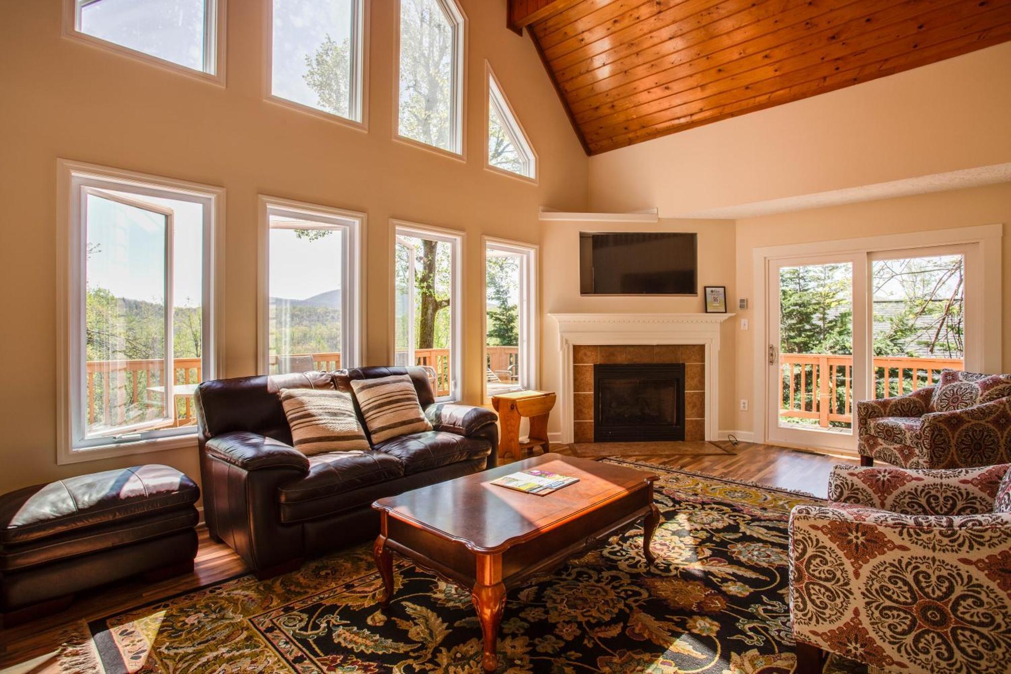 Love Ridge Mountain Lodging Lyndhurst Esterno foto